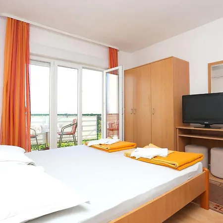Apartments&rooms With Parking Space Tucepi, Makarska - 5263 Pensjonat