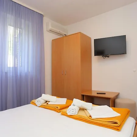 Pensjonat Apartments&rooms With Parking Space Tucepi, Makarska - 5263 Tučepi