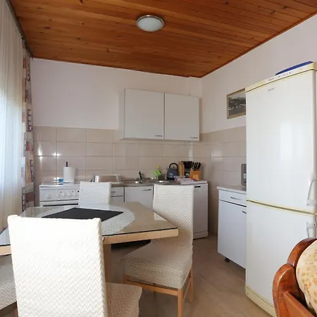 Πανσιόν And With Parking Space Tucepi, Makarska - 5263 Tučepi