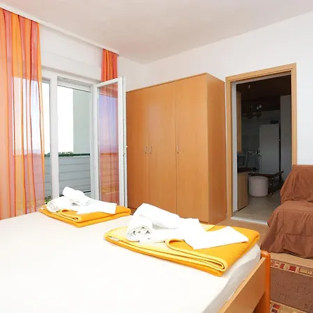 And With Parking Space Tucepi, Makarska - 5263 Maison d'hôtes Tučepi