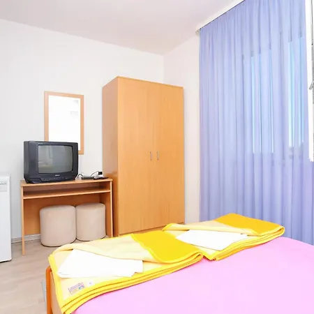 And With Parking Space Tucepi, Makarska - 5263 Maison d'hôtes