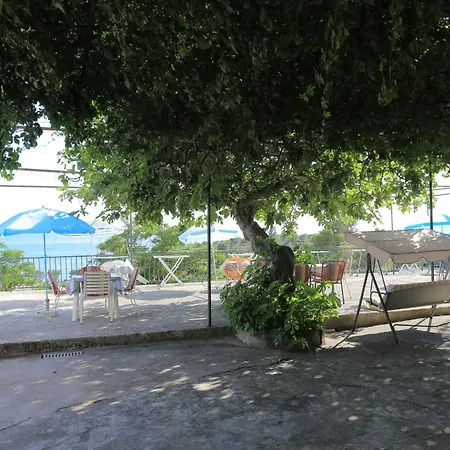 And With Parking Space Tucepi, Makarska - 5263 بيت ضيافة Tučepi