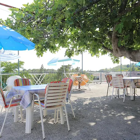 And With Parking Space Tucepi, Makarska - 5263 بيت ضيافة Tučepi