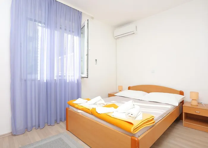 And With Parking Space Tucepi, Makarska - 5263 بيت ضيافة Tučepi