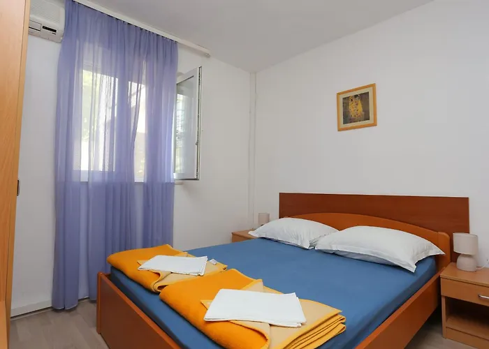 And With Parking Space Tucepi, Makarska - 5263 بيت ضيافة Tučepi