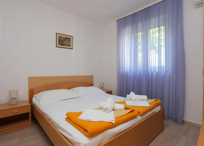 And With Parking Space Tucepi, Makarska - 5263 بيت ضيافة